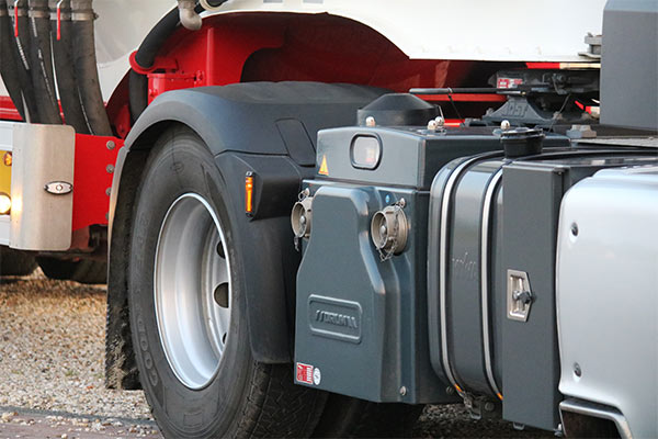 soufflerie et compresseur pour le transport de vrac sec monté sur camion